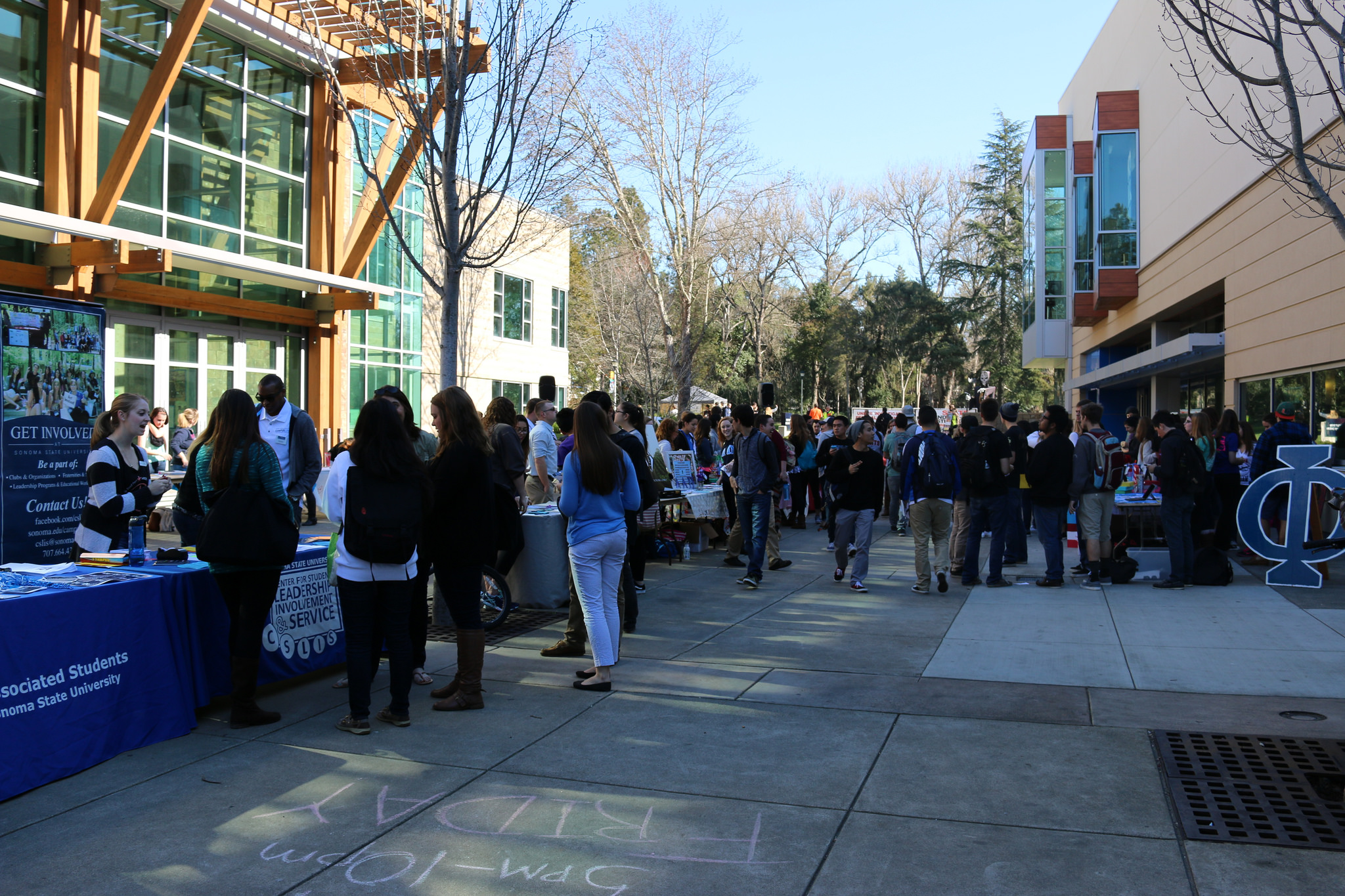 STAR // Edward Goquincgo The Spring Club Fair gave students the opportunity to explore Sonoma State University’s many diverse clubs and find clubs of interest on Thursday.