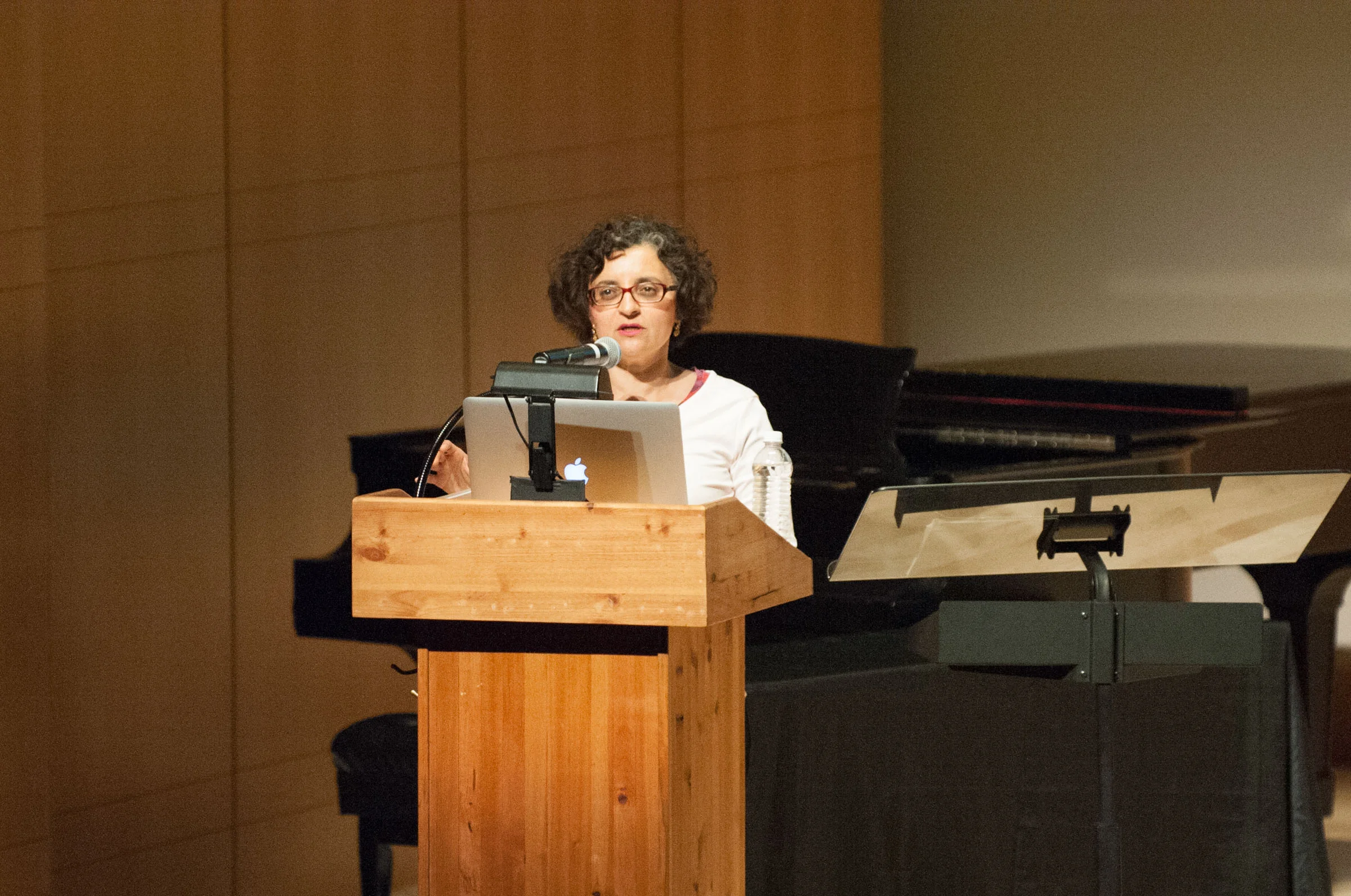 STAR // Connor Gibson During Thursday’s “What is Veiling” lecture, a dance performance showed the audience the sisterhood and complexities of veiling. 