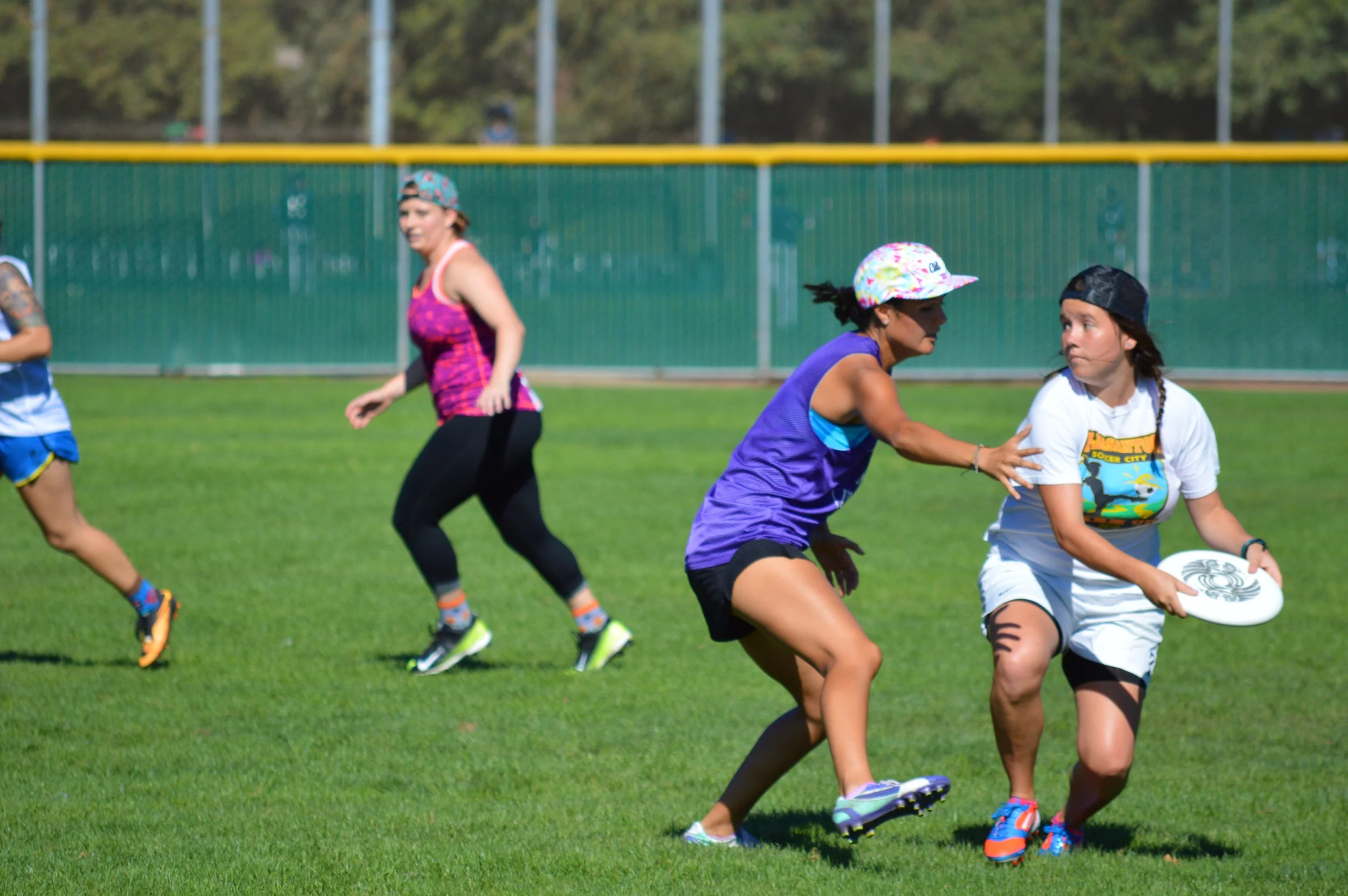 Both the men’s and women’s ultimate clubs participated in the “Hat Tournament” on Saturday.