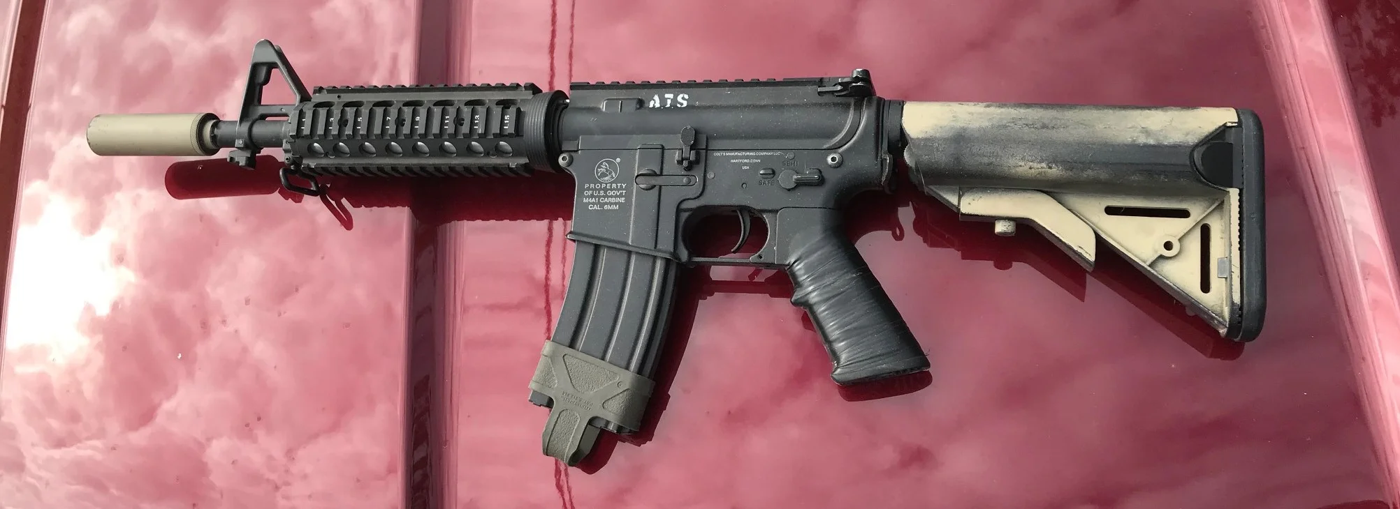 The gun, seen above, was actually an airsoft rifle made up to look like a real weapon.