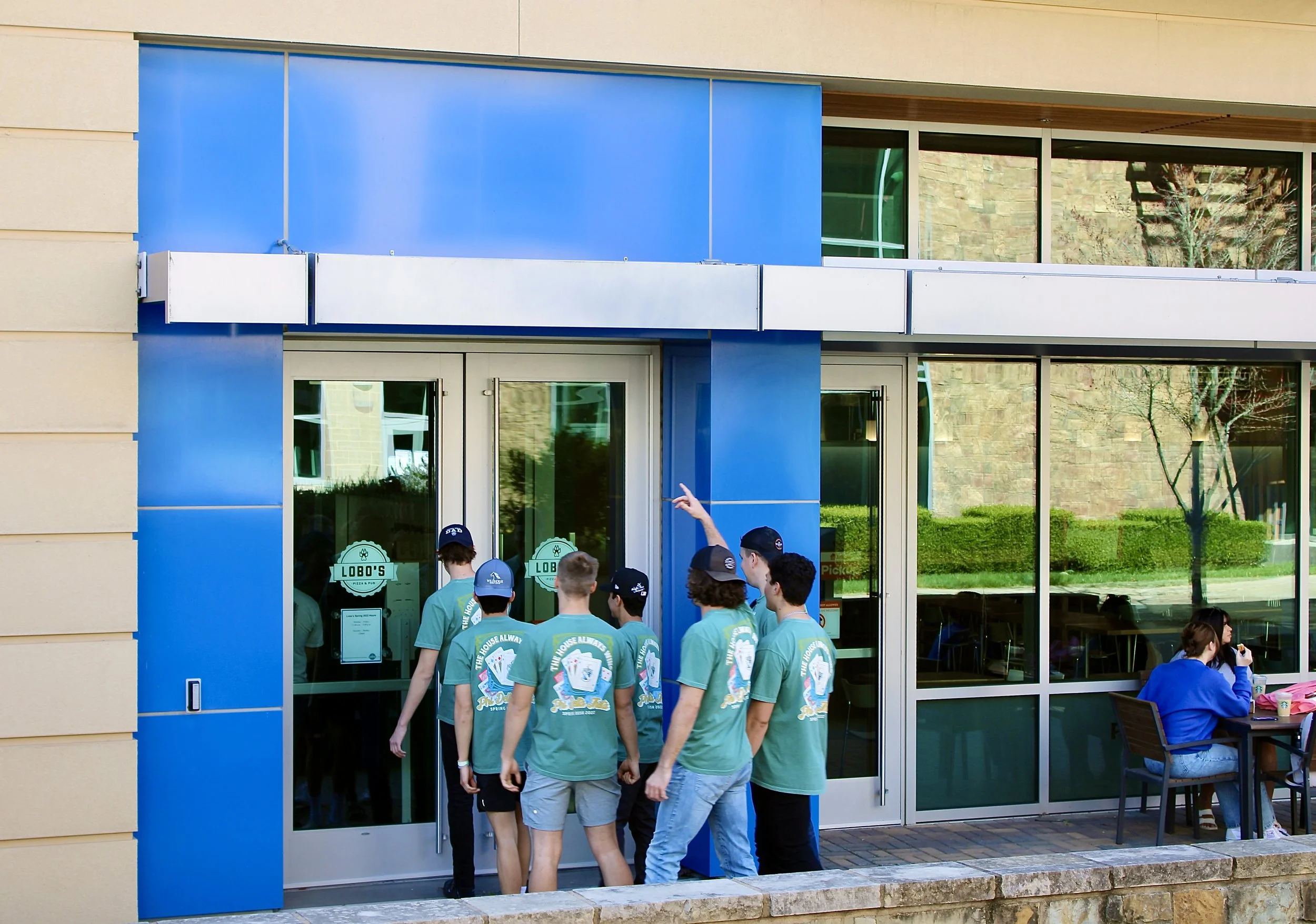 Students rejoice over Lobo's grand reopening &mdash; Sonoma State Star - The