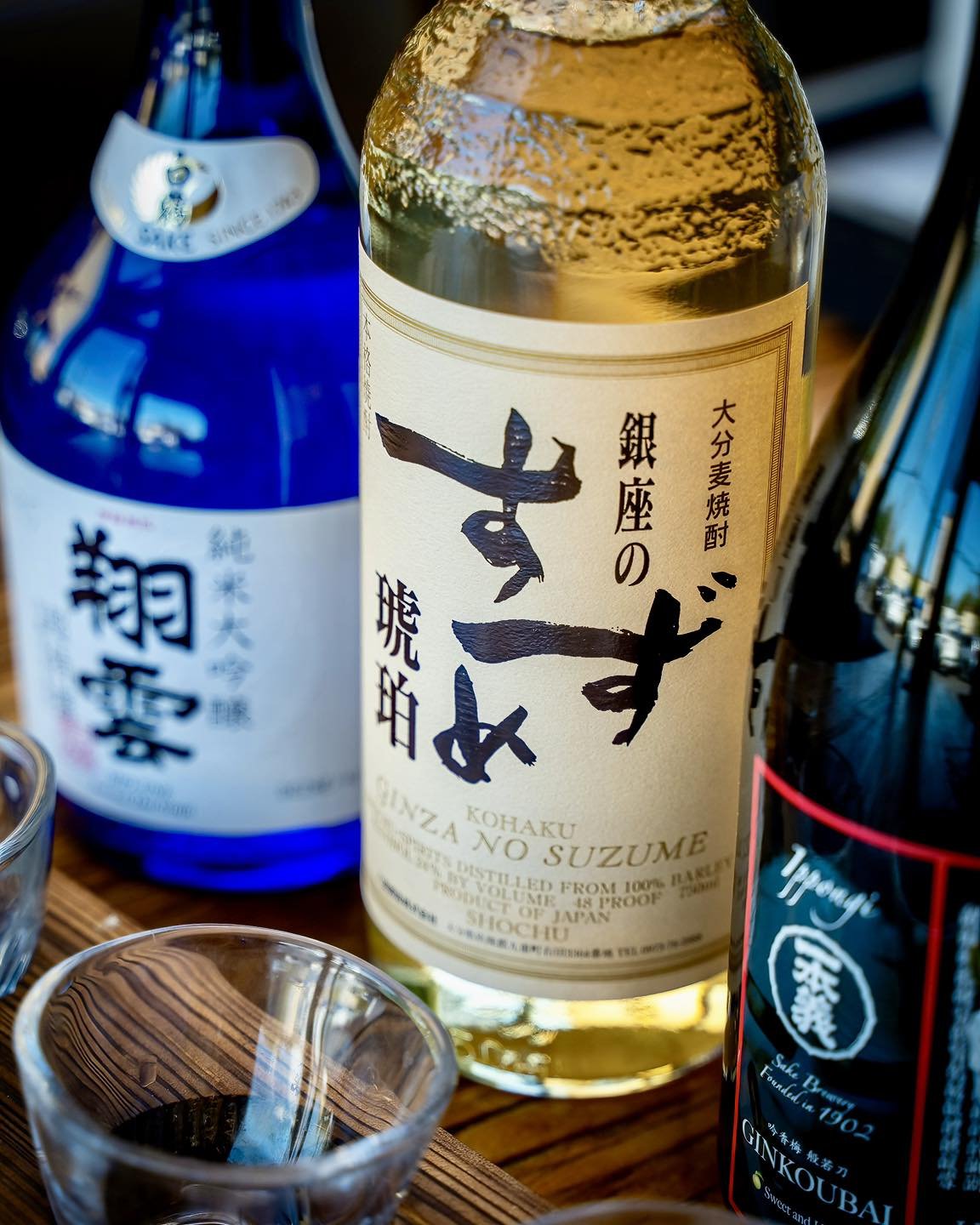 Wind down your busy Monday, and relax with a glass of Ginza No Suzume Kohaku shochu 🍶 If you love both shochu and bourbon - this is for you!��It&rsquo;s an Oita barley shochu that&rsquo;s stored in bourbon whiskey oak barrels. By letting the shochu 