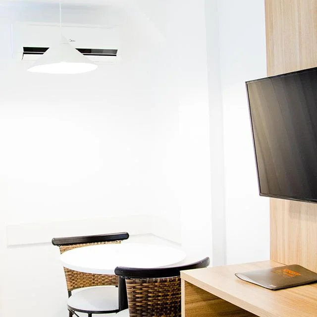 Apartamentos Premium - Hotel Rieger⠀
⠀
Apartamentos padr&atilde;o corporativo, muito confort&aacute;veis com mesas de trabalho e TV LED.⠀
⠀
#hotelrieger #balneariocamboriu #rieger #praia #hoteis