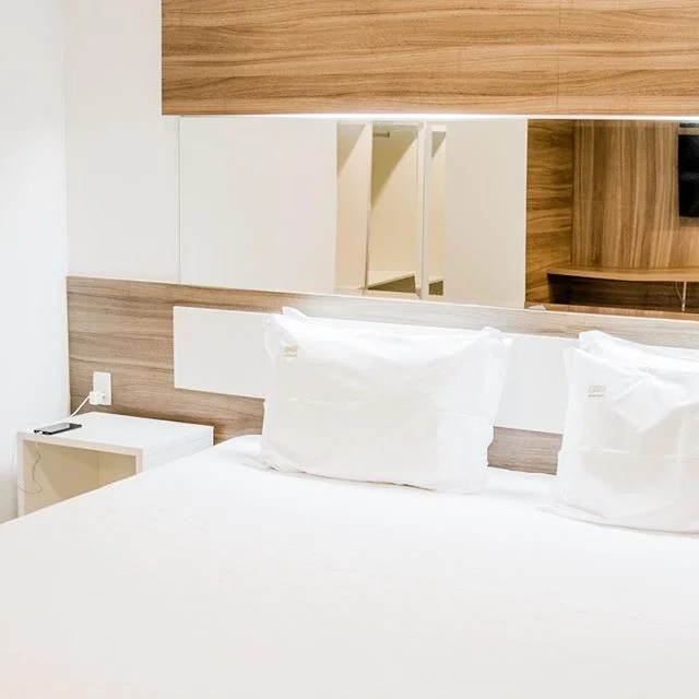 Apartamentos Premium - Hotel Rieger⠀
⠀
Apartamentos padr&atilde;o corporativo, muito confort&aacute;veis com mesas de trabalho e TV LED.⠀
⠀
#hotelrieger #balneariocamboriu #rieger #praia #hoteis