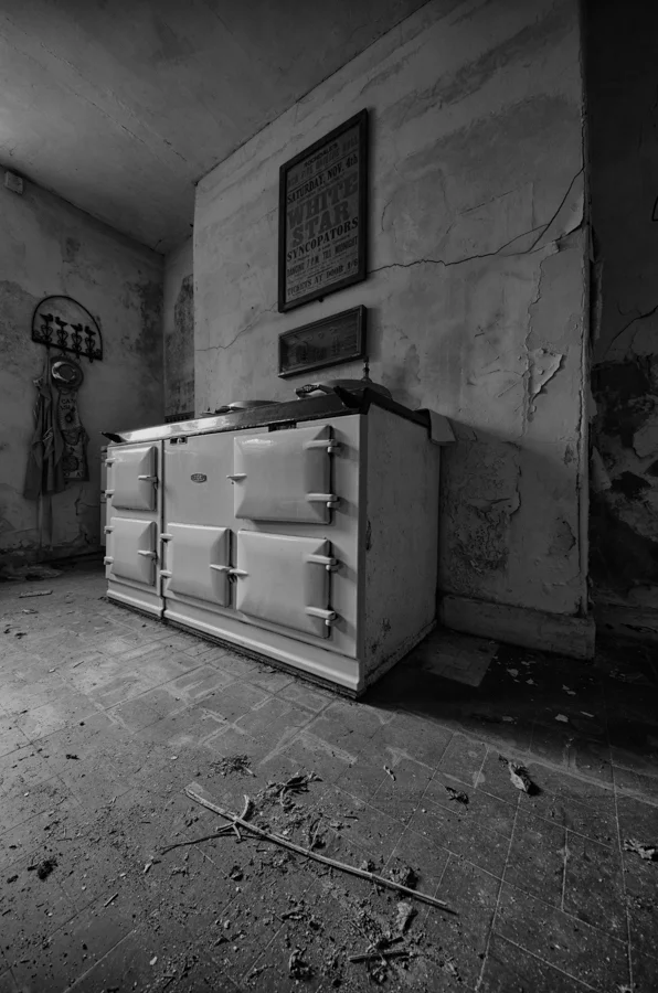 Pothole manor urbex