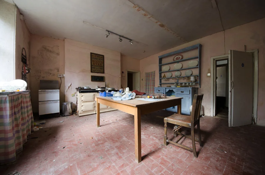 Pothole manor urbex