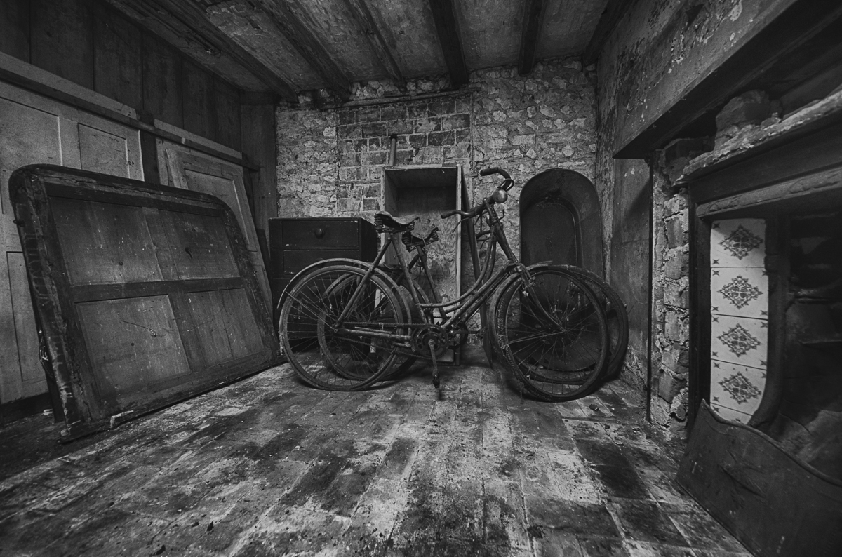 Urbex: The Sewing House
