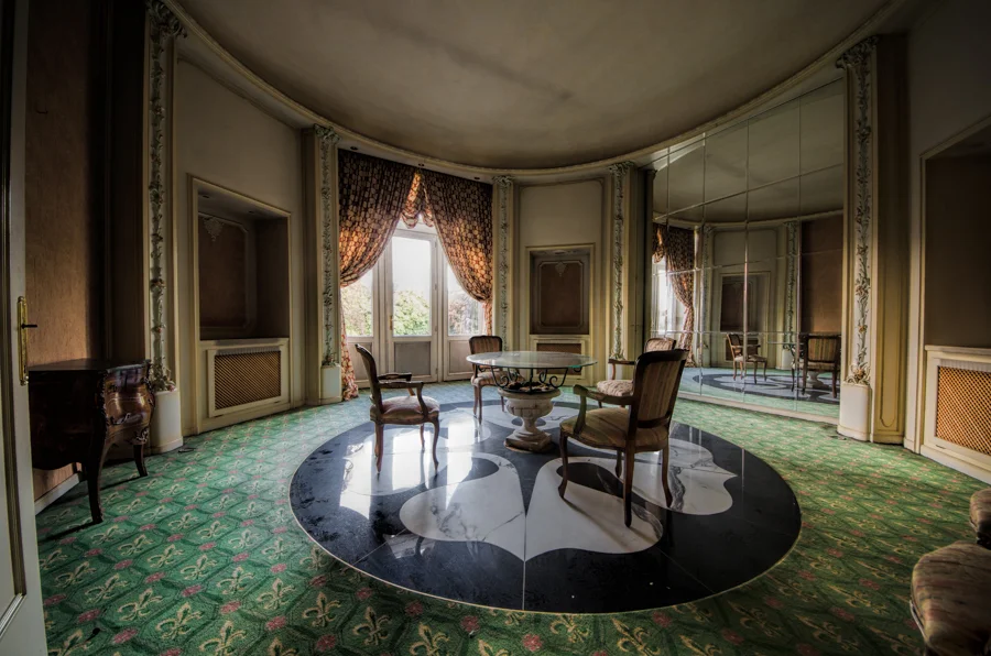 Chateau De Bois: Reflections