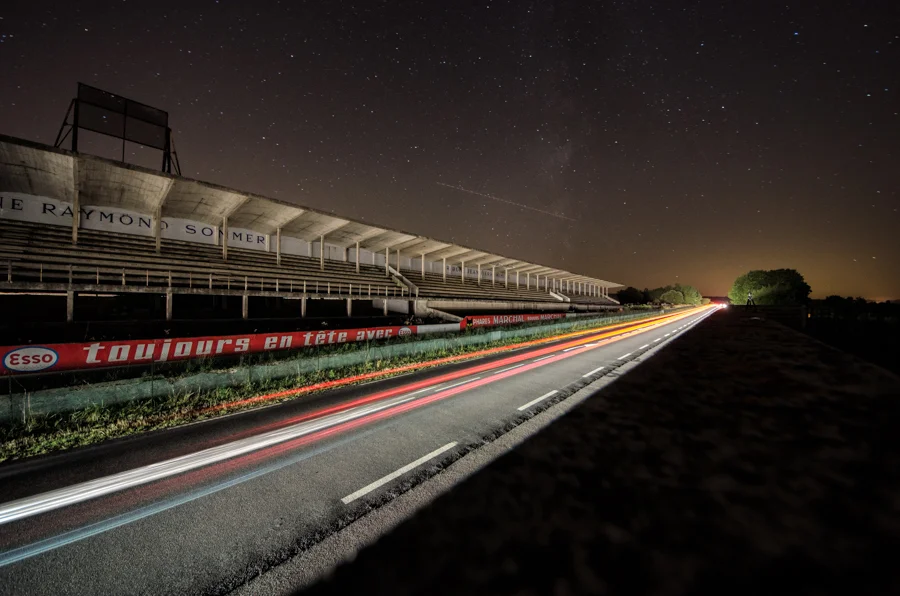 Reims Racetrack: Large grandsand on top of the pits
