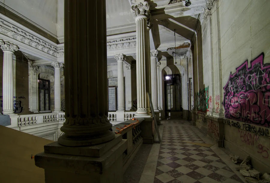 Chateau De Carnelle: Landing