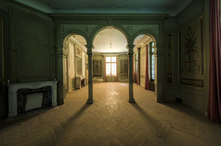 Chateau De Faisans, abandoned chateau