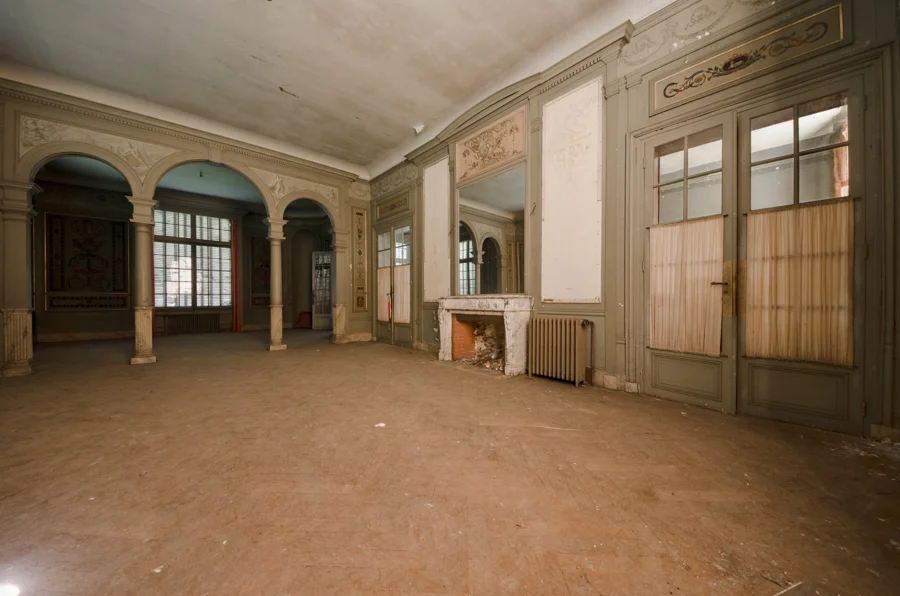 Chateau De Faisans, abandoned chateau