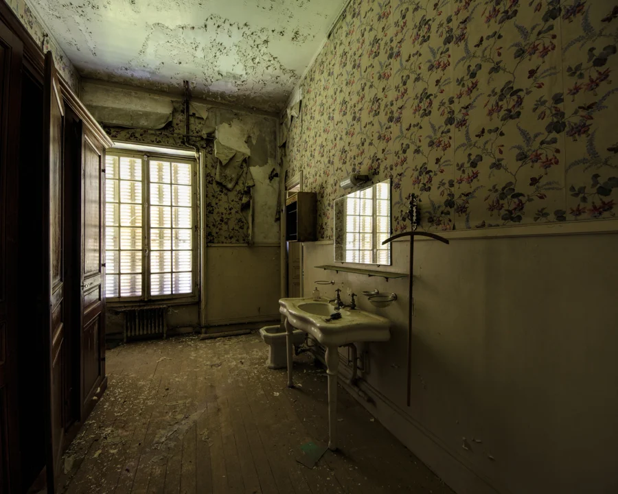 Chateau De Faisans, abandoned chateau