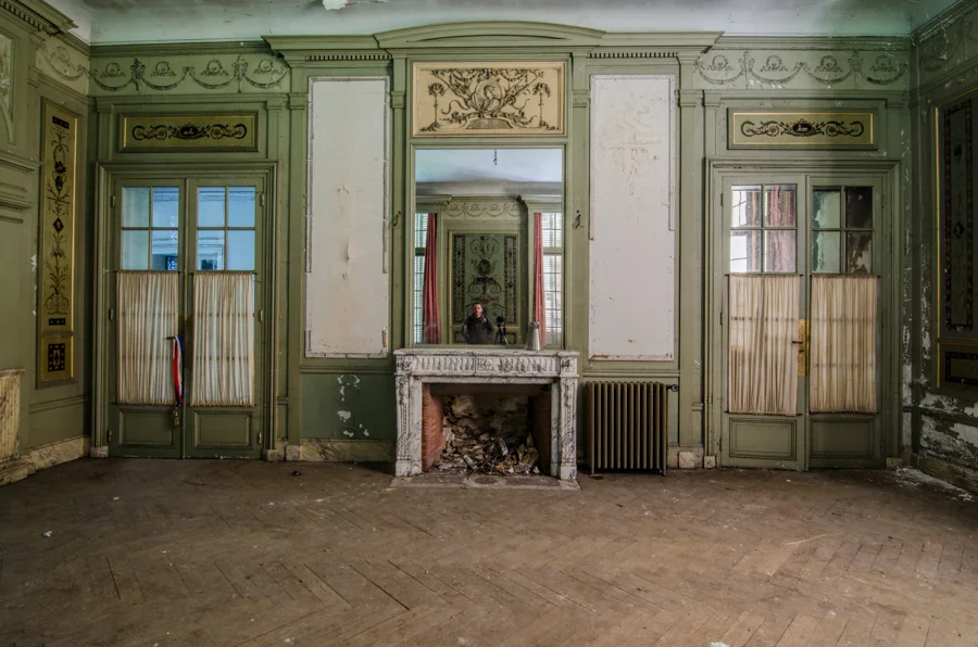 Chateau De Faisans, abandoned chateau