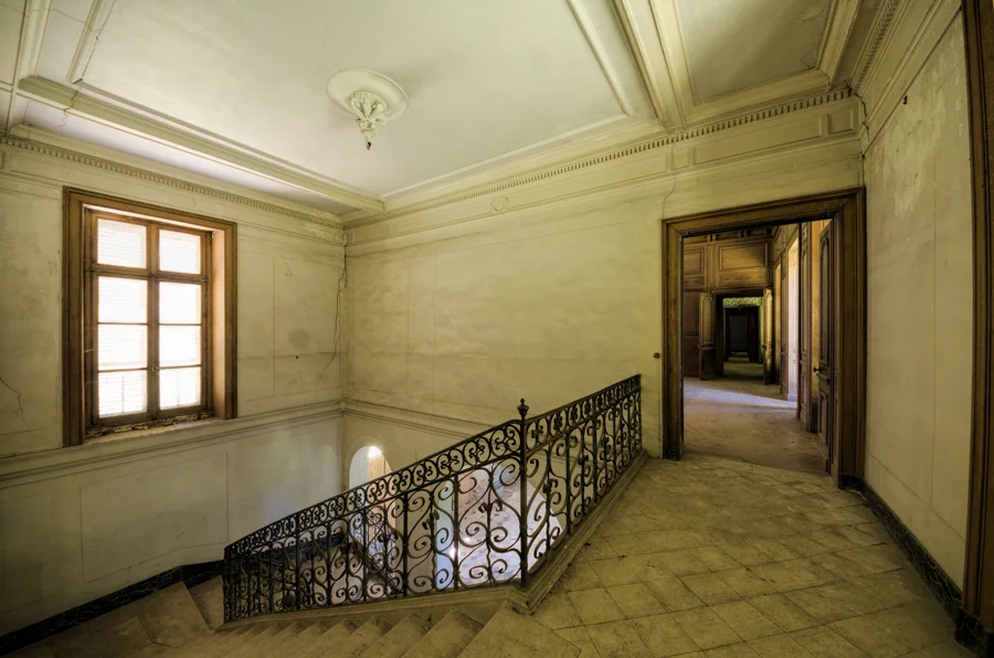 Chateau Du Cavalier: Landing