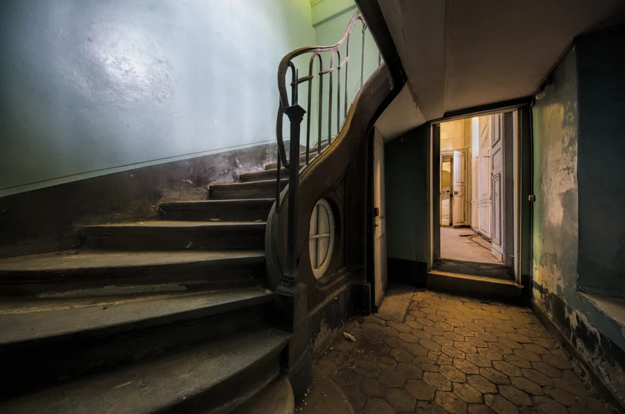Chateau Du Cavalier: Spiral Staircase
