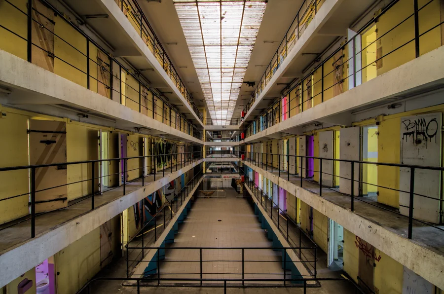 h15-abandoned prison urbex