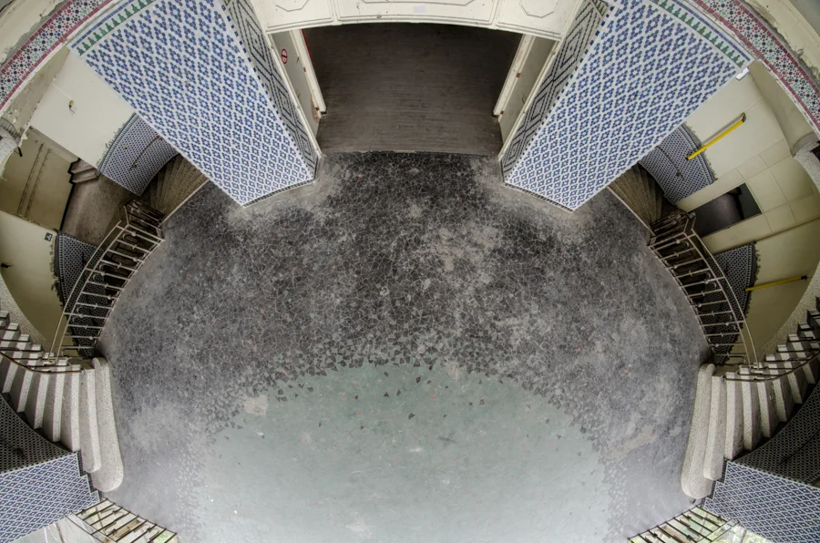 Piscine Mosque: Confusing