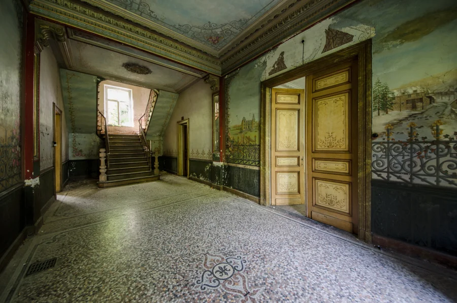 urbex: Chateau D'ah Entrance