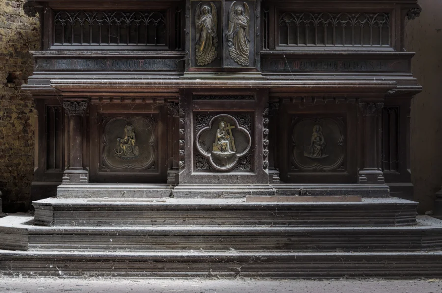 Urbex: Blue Christ Church. Altar