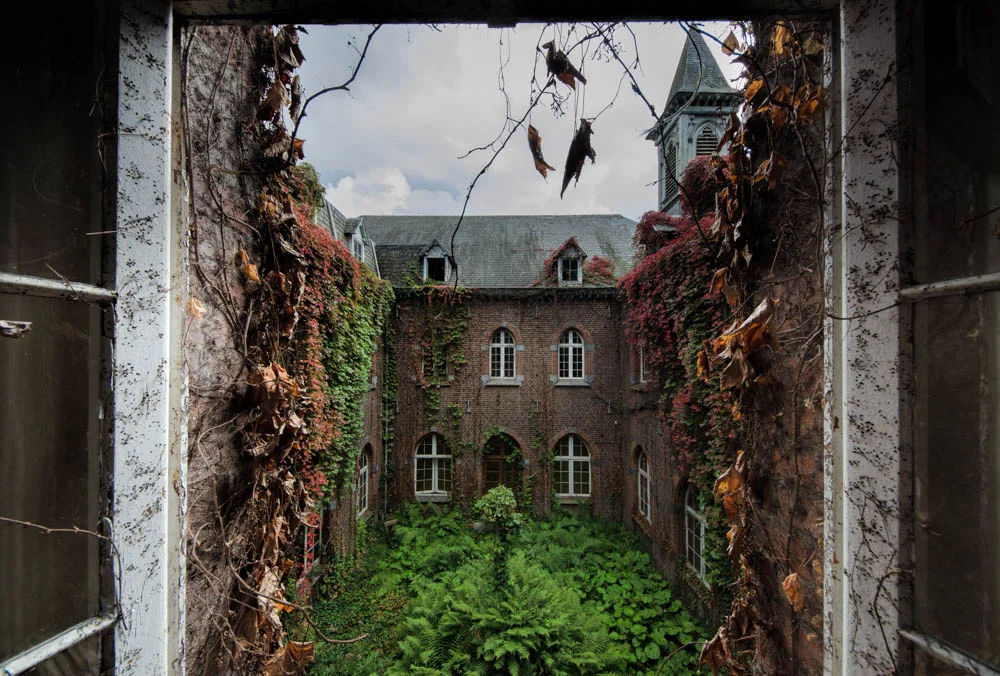 Urbex: Monastere Antionette Courtyard