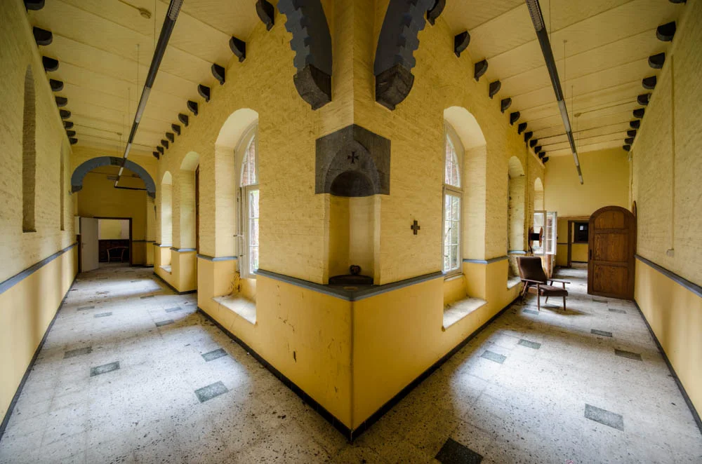 Monastere Antionette aka Carmel De La Reparation: Abandoned Monastery urbex