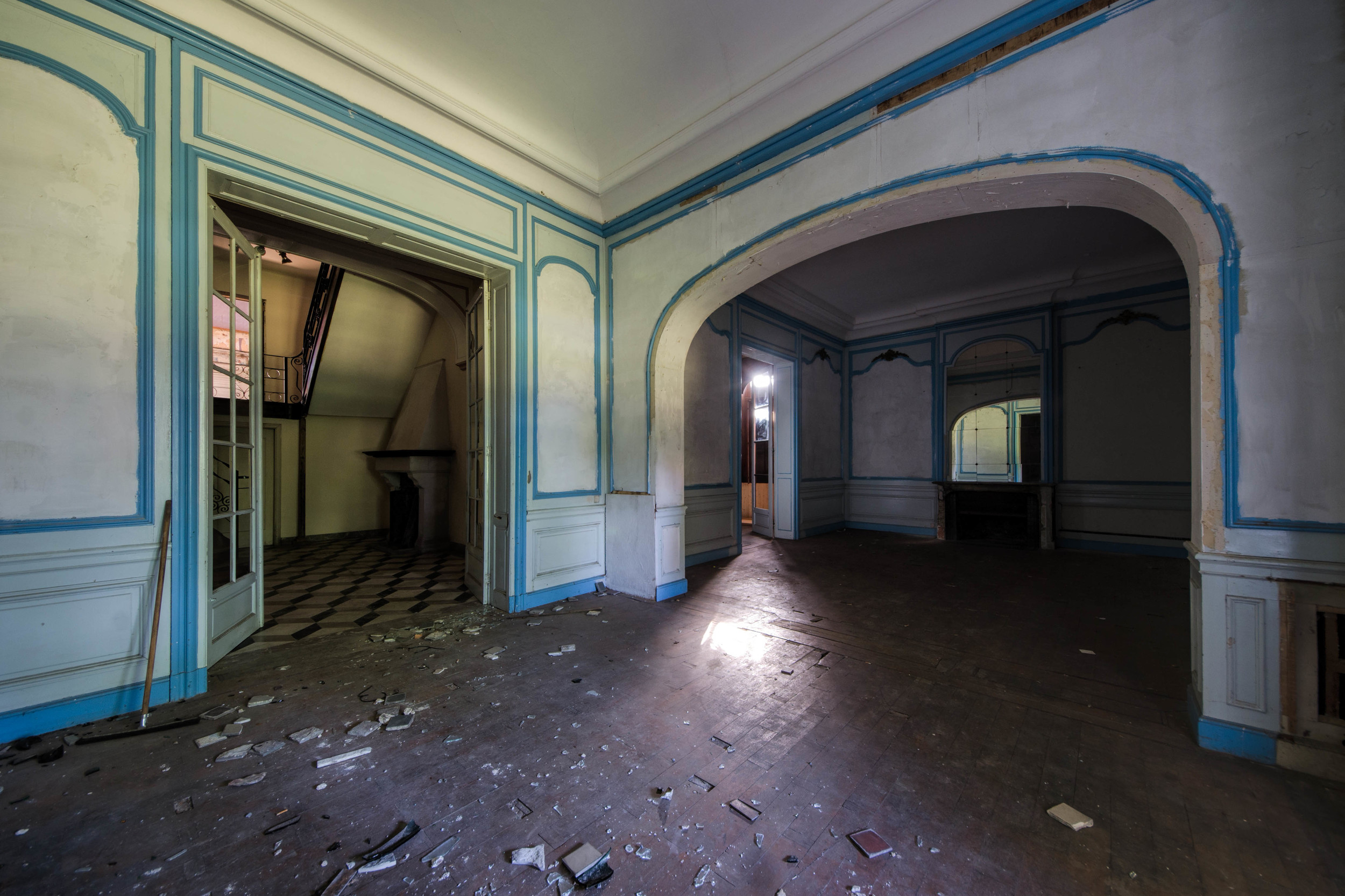 Le Chat Noir: Abandoned chateau urbex