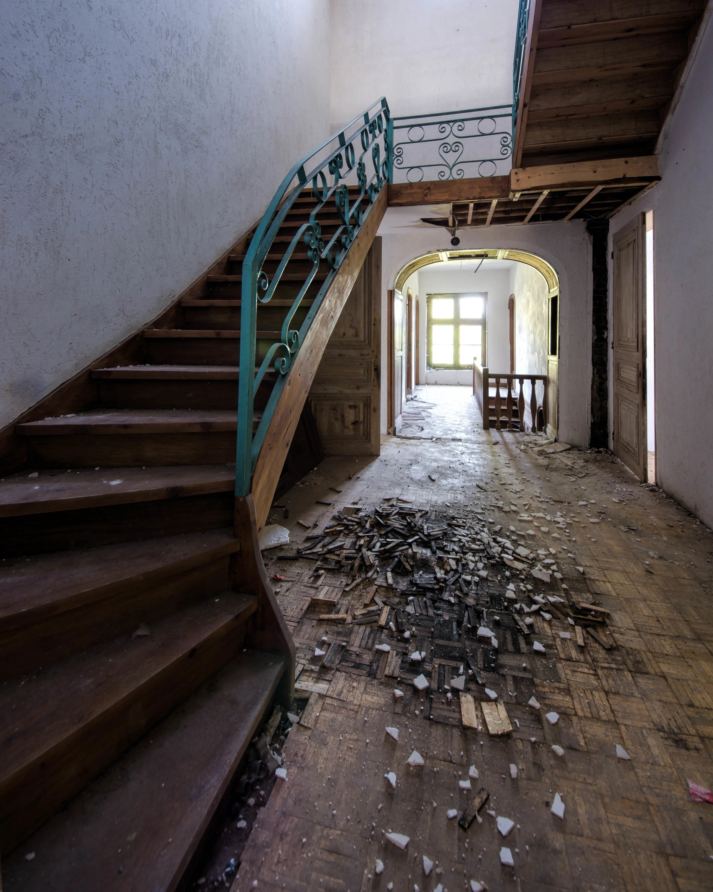 Le Chat Noir: Abandoned chateau urbex