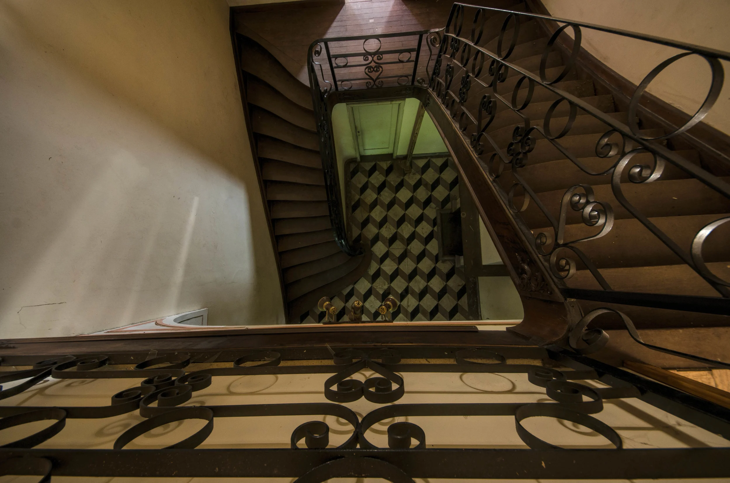 Le Chat Noir: Abandoned chateau urbex