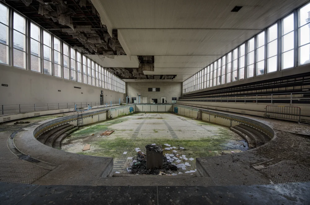 Piscine Crachoir abandoned swimming pool. urbex
