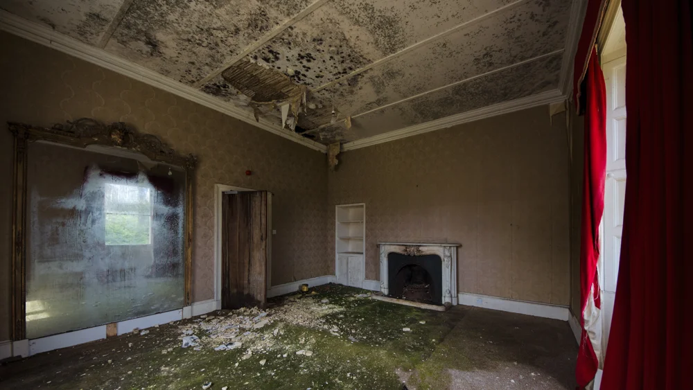 Crookham Court Urbex