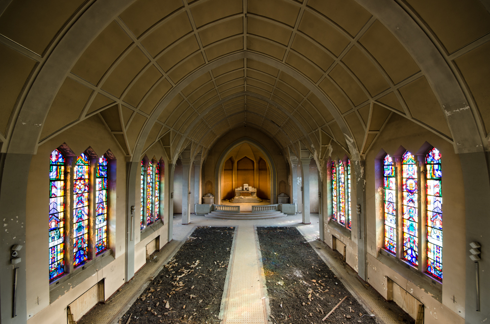 Urbex: Pensionnat Catholique Abandoned school chapel in France