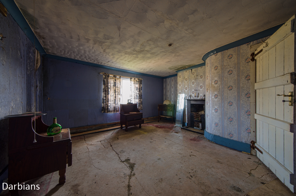 Urbex: Retro Farmhouse