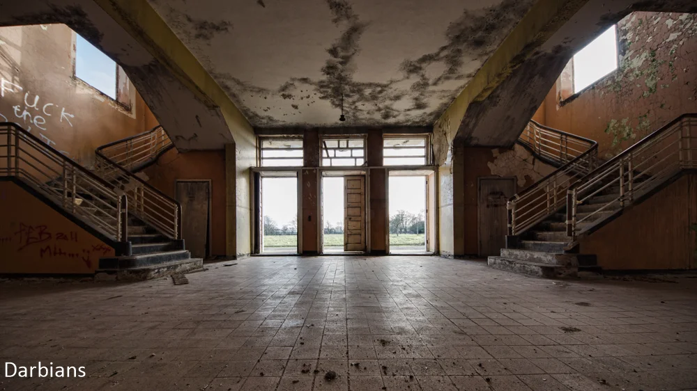 Urbex: RAF Upwood Double staircase