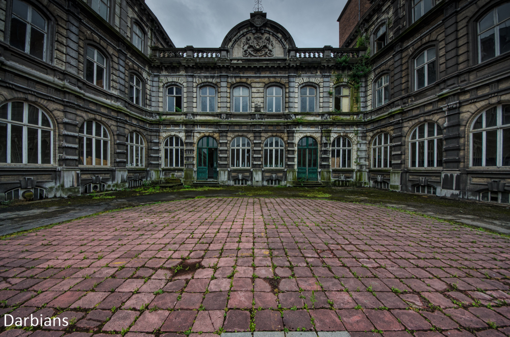 Pritzer Fac Courtyard