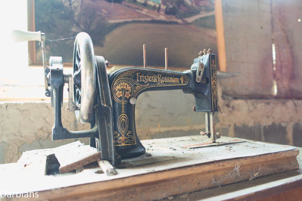 Rusty Key Cottage Sewing Machine