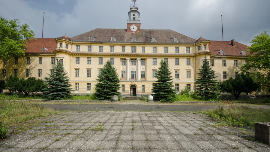 Abandoned: Haus Der Offiziere