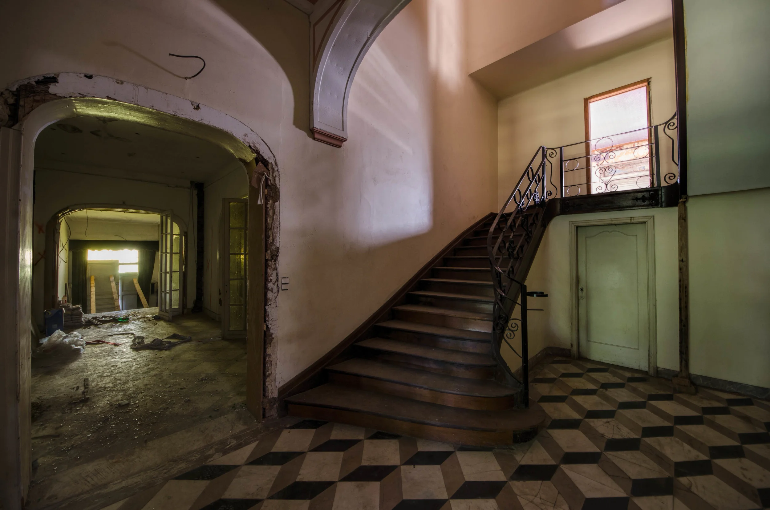 Abandoned: Le Chat Noir