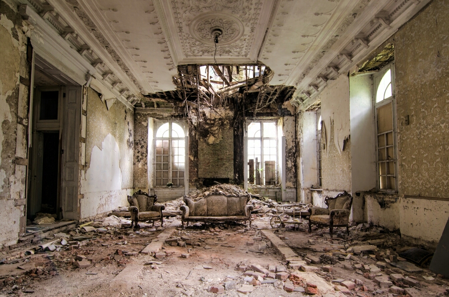 Not really a lot to see at this abandoned chateau in Belgium. It was in a terrible state. There really is something special about this room though.
