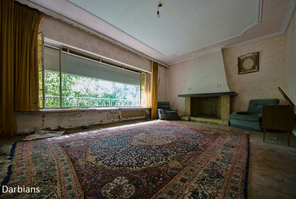 An abandoned house in Belgium. Spotted in passing popped in looked about grabbed one shot and was on our way again.