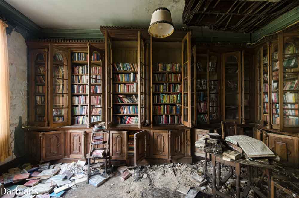 Bull Manor Library