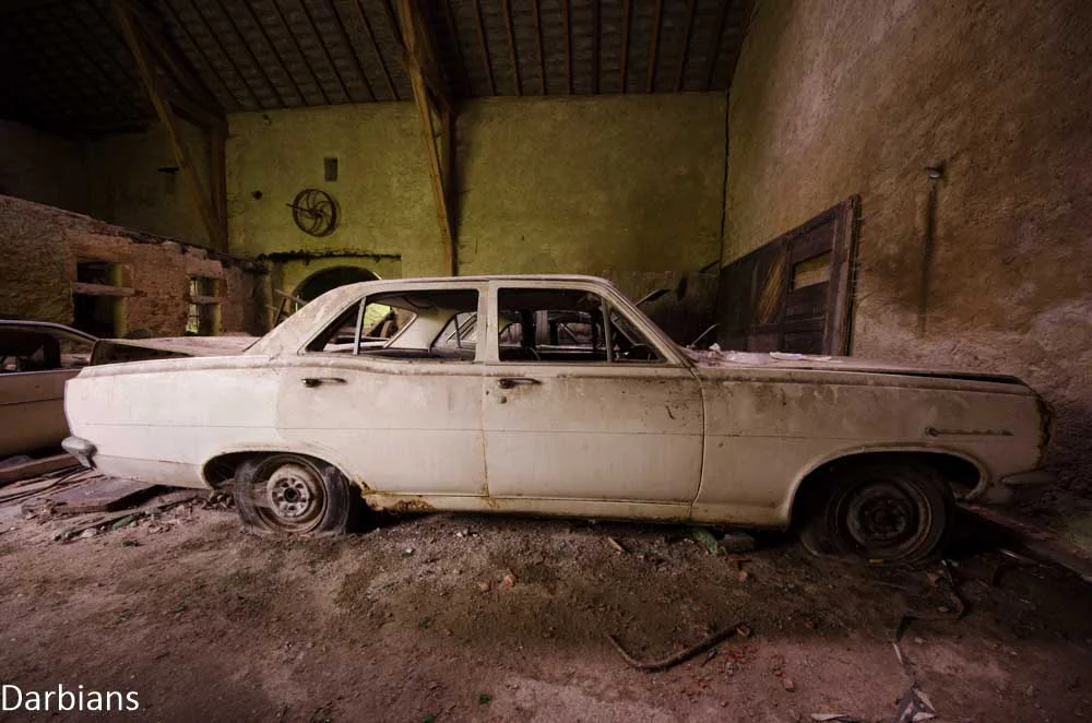 Maison Greiveldinger abandoned car