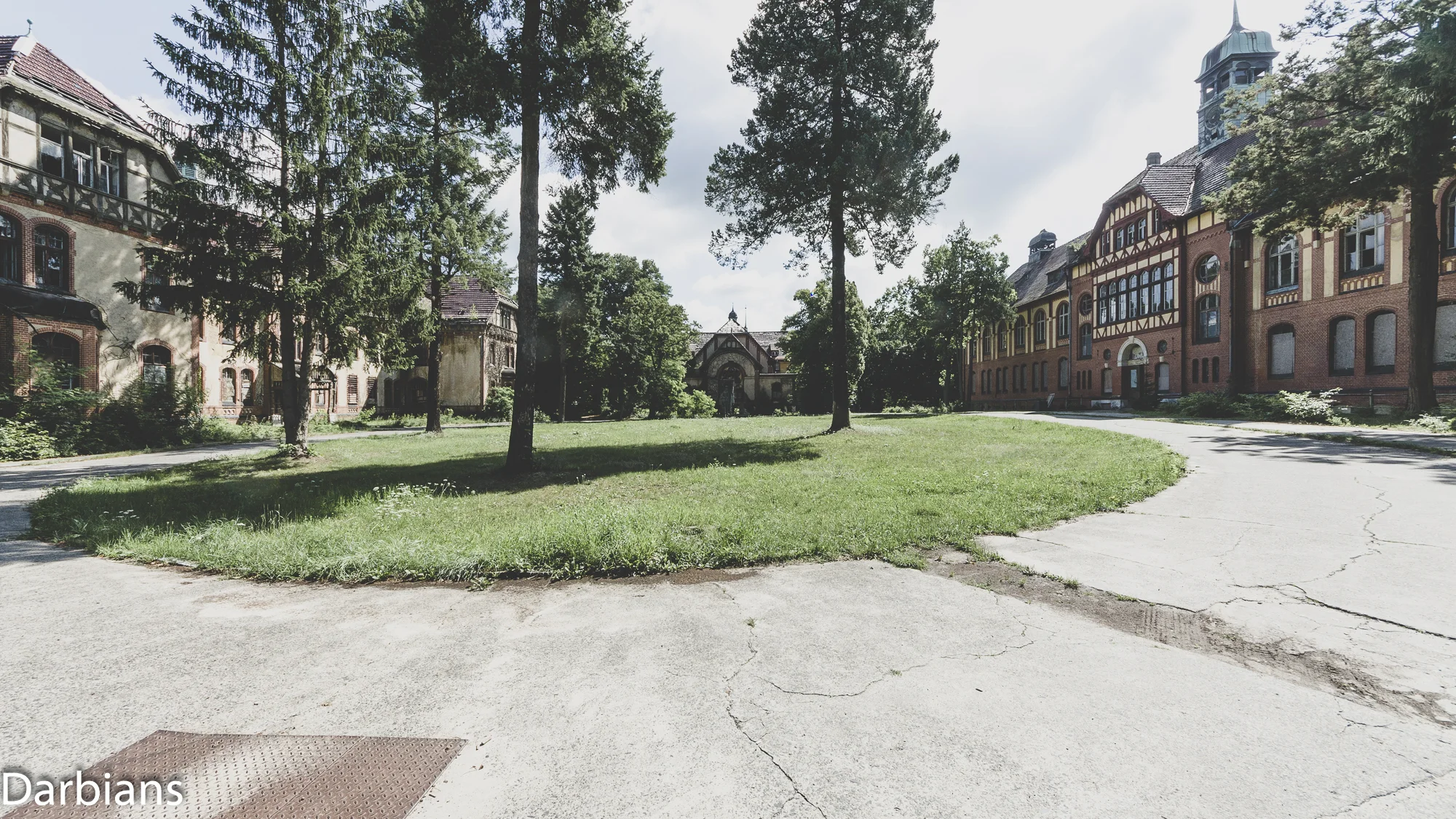Beelitz Heilstätten Abandoned Sanatorium: bAdministration, male pavilion and the bath house.