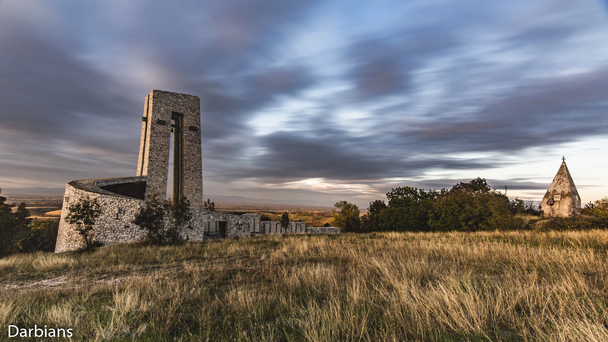 Monument Of The Three Generations: There was another small structure to the side.