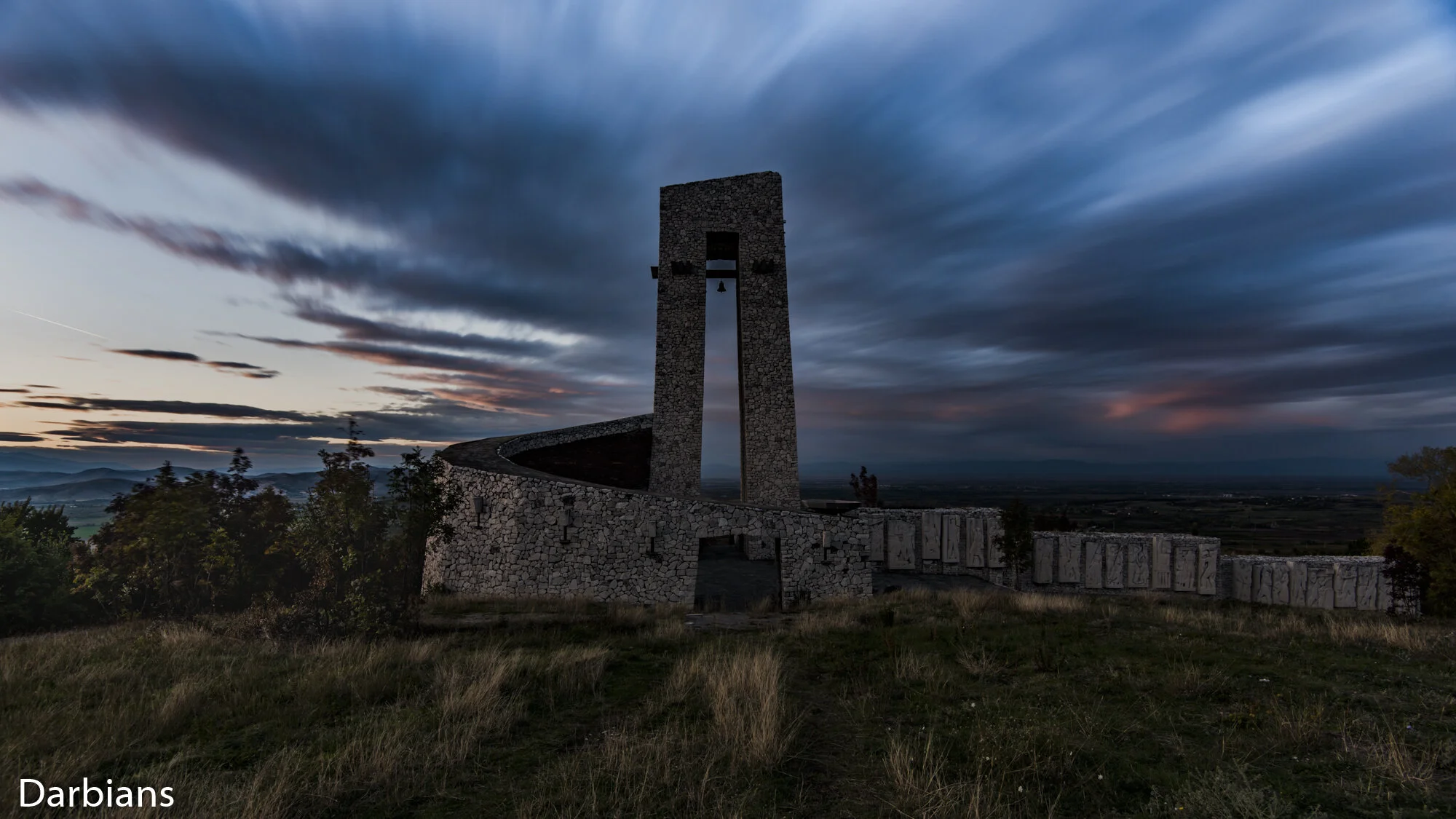 Monument Of The Three Generations: Another long exposure as the sky was getting more dramatic.