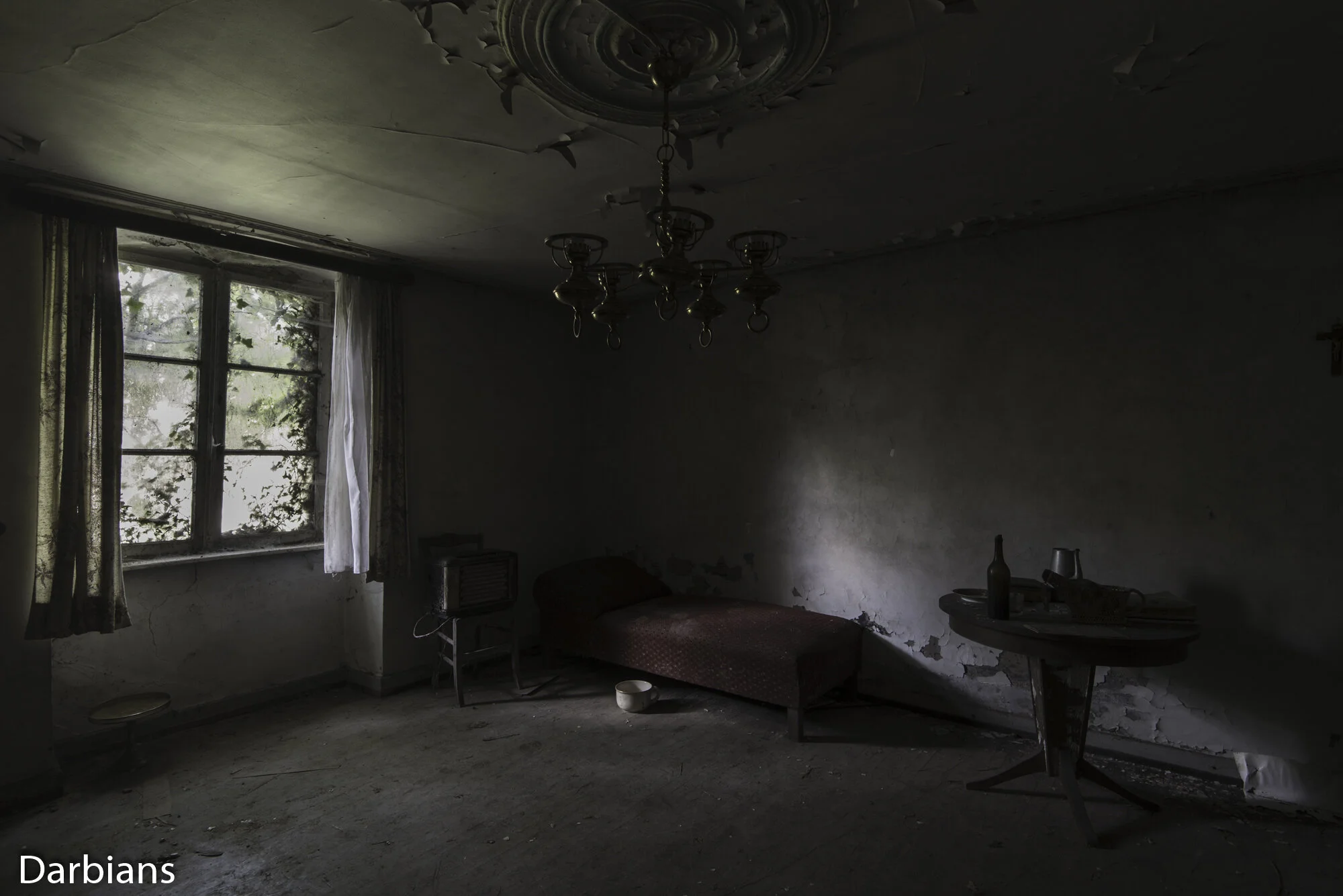 Maison Kirsch: There was a few belongings left behind.