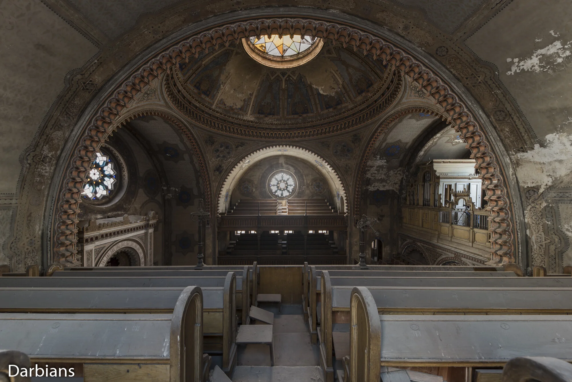 Sinagoga Din Cetate AKA The Stronghold Synagogue: The candlesticks are more complete this side but one is a bit broken.