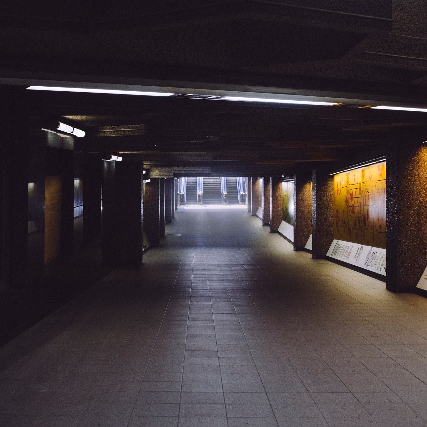 Belgica Metro Station on line 6 of the Brussels metro. Taken with a Fuji XT3 with a Vivitar 24mm f2.8 lens. #subwaystation #fujilove #xt3fujifilm #fujifilm_xseries #trainstation #subwayphotography #metro #transit #belgium🇧🇪 #fujilovemag