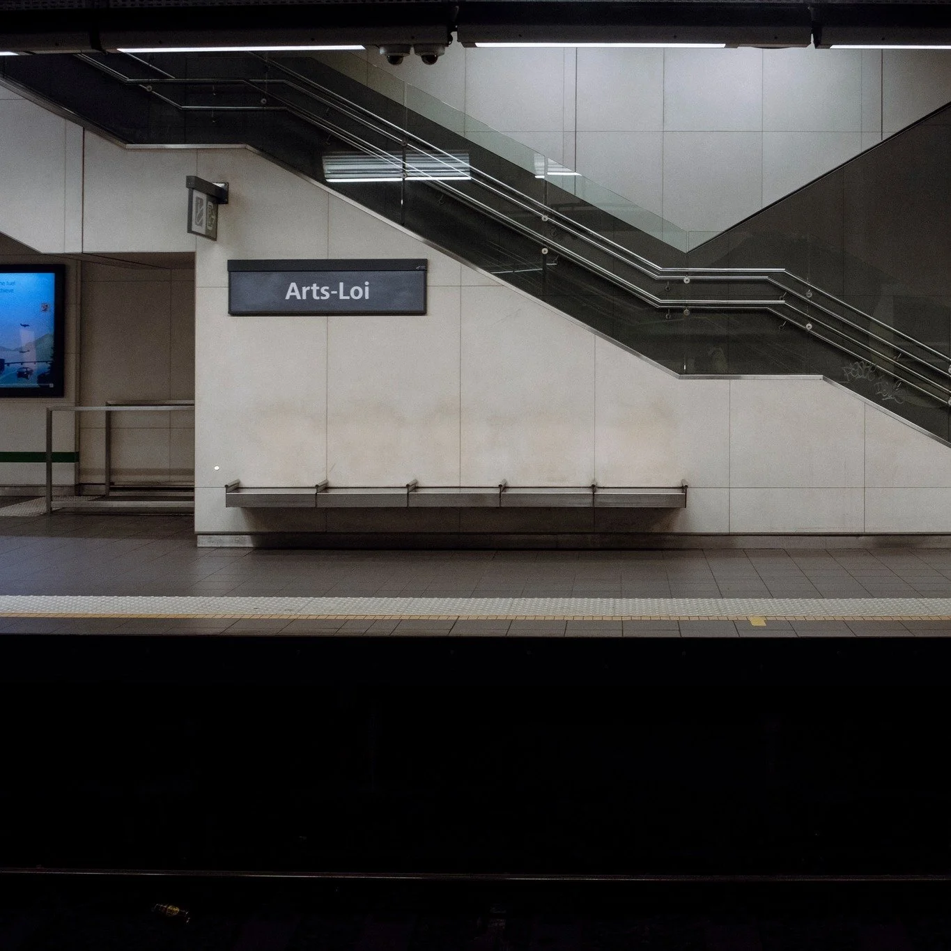 Arts Loi is a station on lines 1,2,5 and 6 on the Brussels metro. Taken with a Fuji XT3 with a Vivitar 24mm f2.8 lens. #belgium🇧🇪 #metro #subwayphotography #subwaystation #xt3fujifilm #fujifilm_xseries #fujilove #fujilovemag #trainstation #belgium 