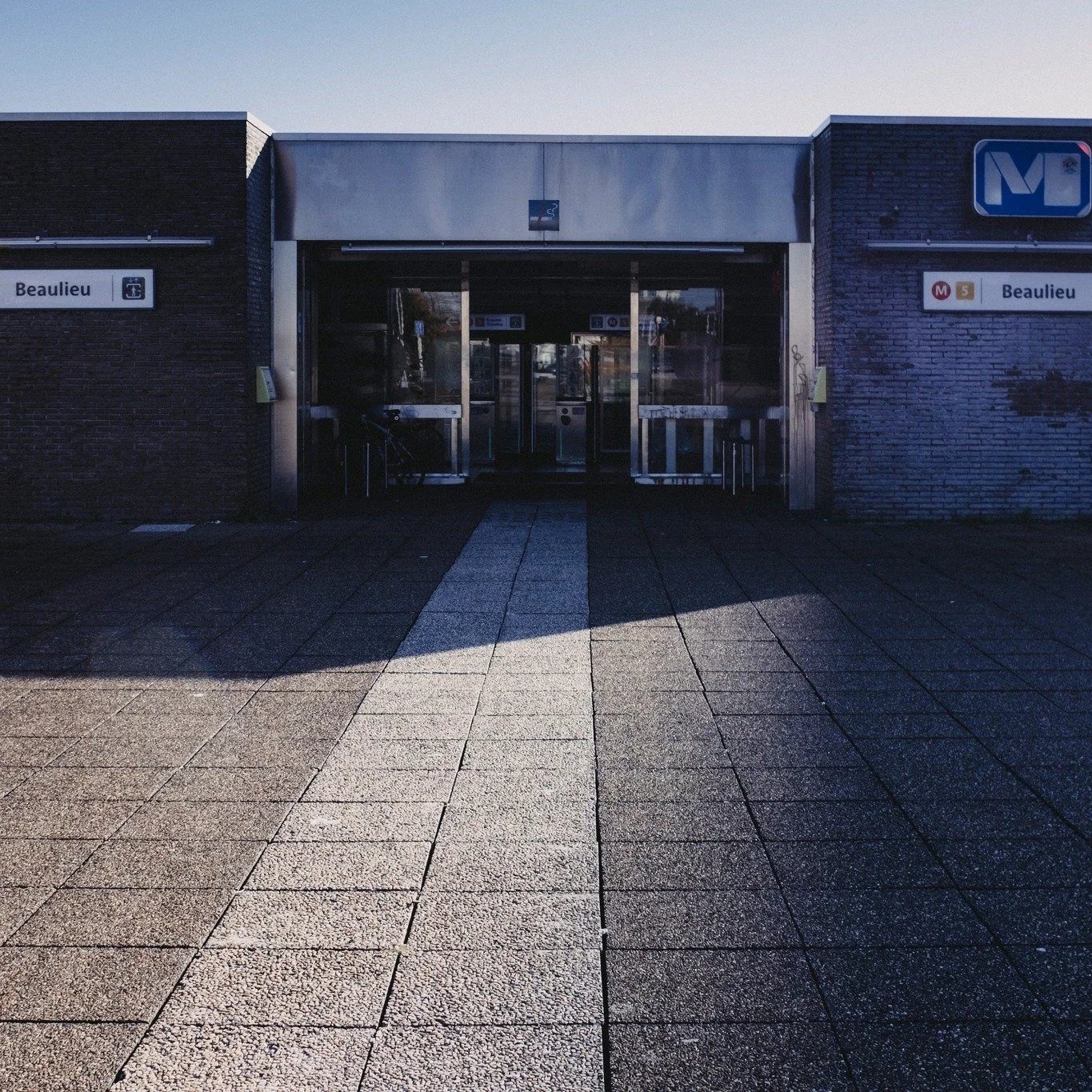 Beaulieu Metro Station on line 5 of the Brussels metro network. Taken on a Fuji XT3 with a 24mm Vivitar lens. #vintagelensonmirrorless #fujilovemagazine #subwaystations #metr&ocirc; #metro #vintagelenslover #fujifilmxt3 #brussels🇧🇪 #fujifilm_xserie
